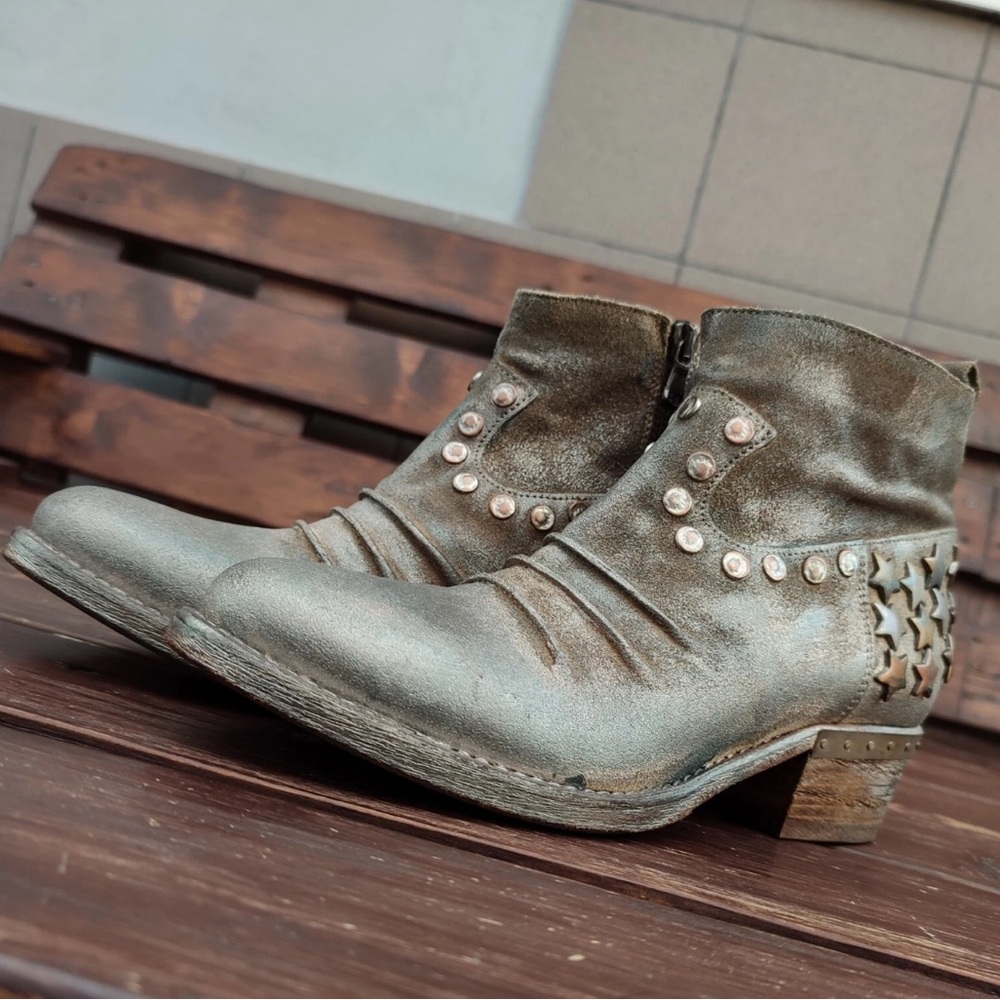 Mia Limited Edition, Brown Suede Ankle Boots with Star Accents